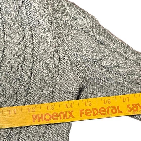 American Eagle women’s size XS gray cable knit sweater with collar winter fall - Picture 5 of 7